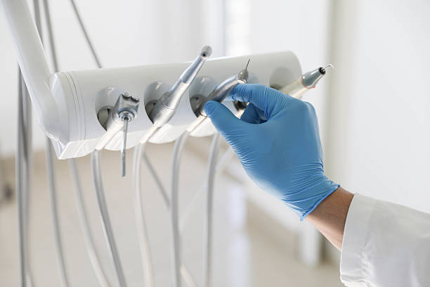 Professional Emergency Dentist technician working in Linda, CA